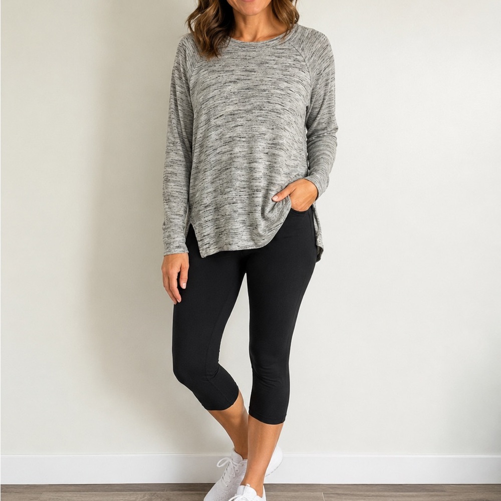 Aerie black and white size medium tunic length top, soft, relaxed fit